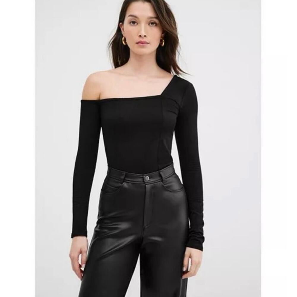 NWOT Marcella Elsa Top in Black SZ M